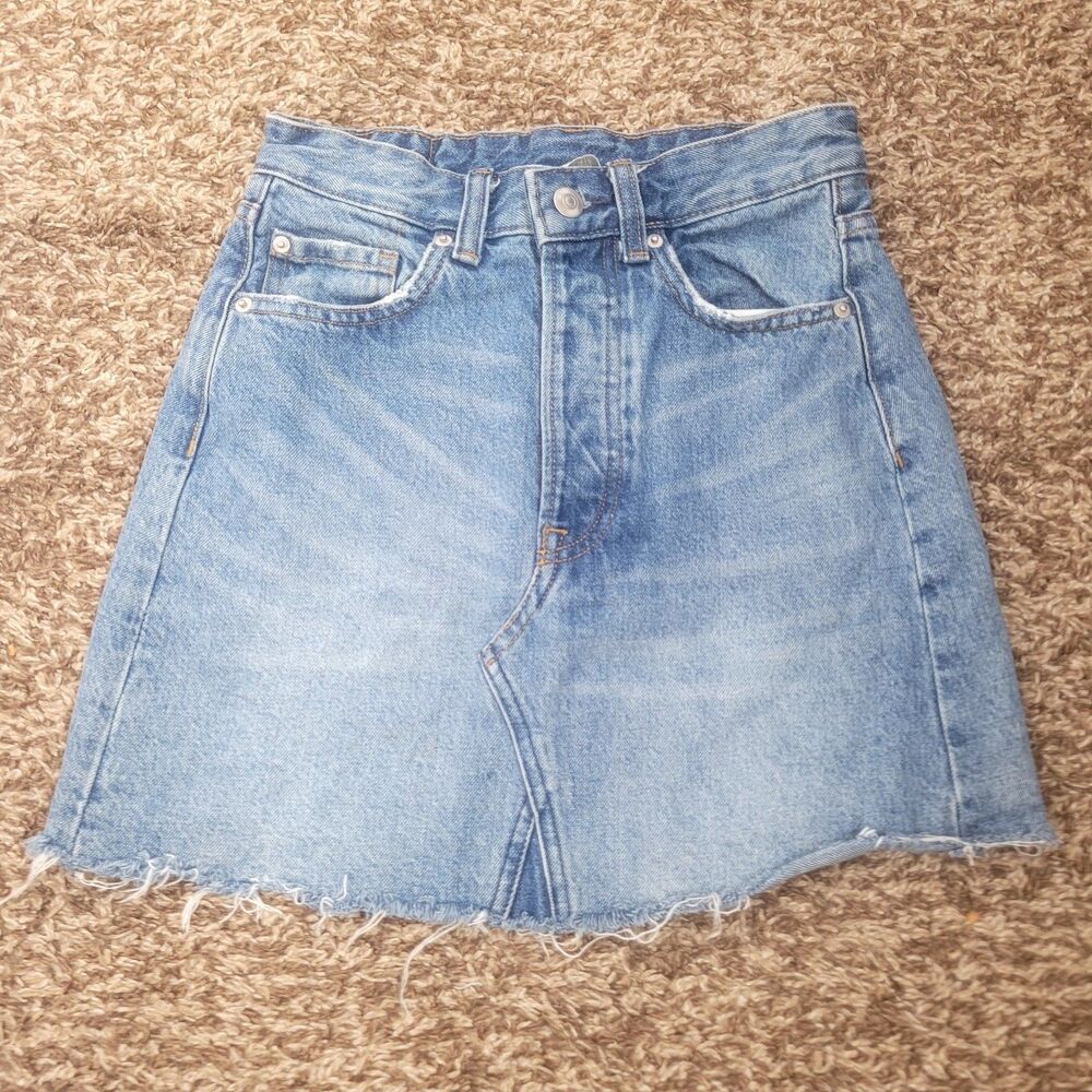 H&M Denim Aline Skirt Womens Size 2 Distressed Raw Hem Medium Blue
